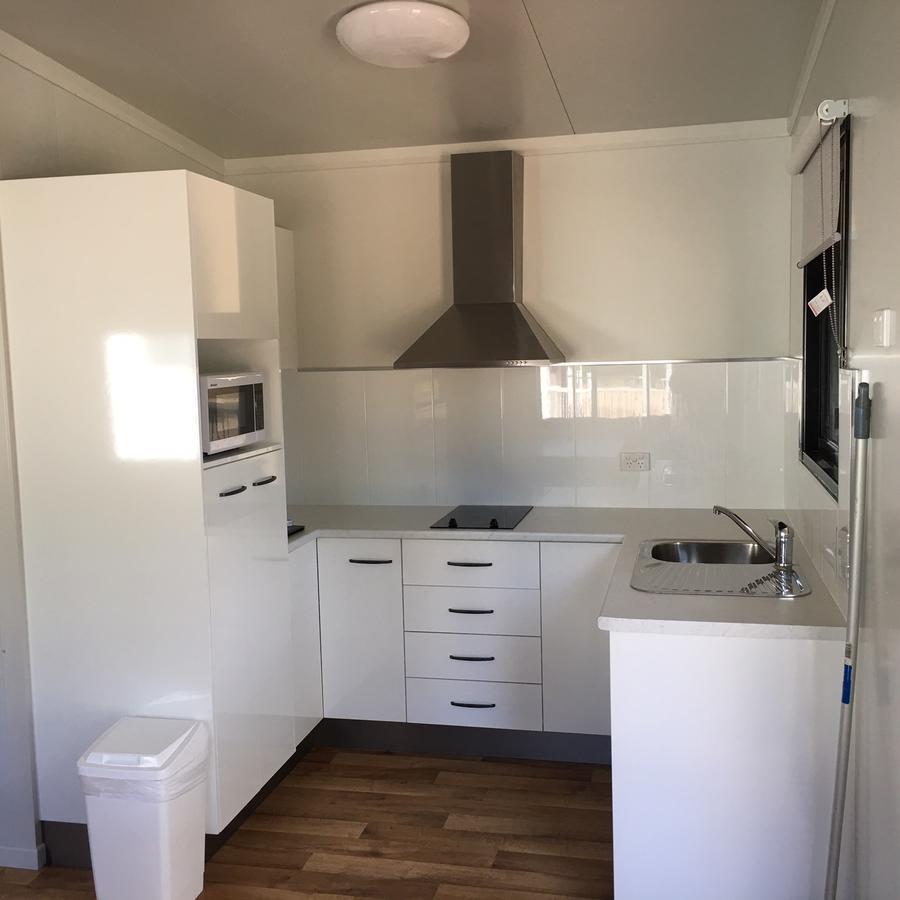 Готель Crystal Creek Caravan Park Mutarnee Екстер'єр фото