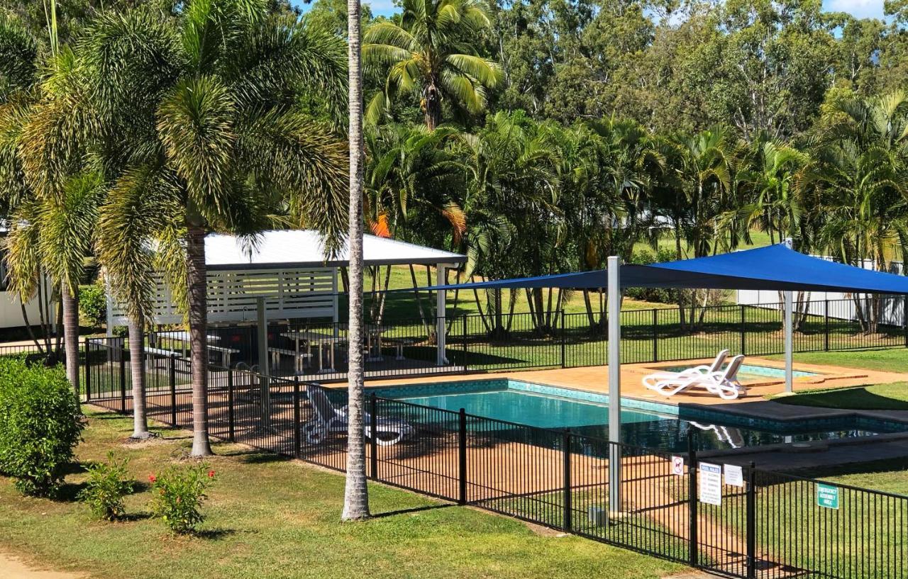 Готель Crystal Creek Caravan Park Mutarnee Екстер'єр фото